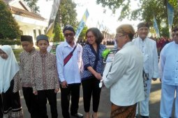 PMI Cianjur terima donasi satu unit ambulans dari pelanggan Indomaret