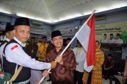 Wabup Ketapang antar JCH sampai embarkasi Batam