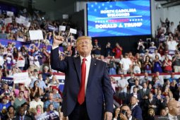 Tim kampanye Presiden Trump habiskan dana lebih dari Rp735 M pada Juni 2020