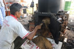 YABN tests to produce liquid smoke from rice husks