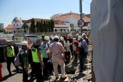 Pemindahan jaringan utilitas basement Alun-Alun Surabaya butuh waktu sepekan