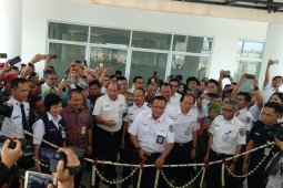 Stasiun Batu Ceper dilengkapi dengan jembatan penghubung