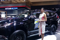 Balada si "pemanis" pada pameran otomotif