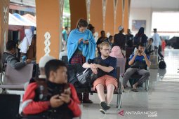 Wisatawan batal berangkat akibat cuaca buruk