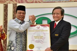 Gubernur terima sertifikat paripurna RSUD Ulin dari KARS