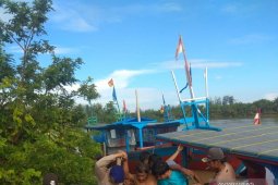 Diterjang ombak, satu kapal nelayan karam