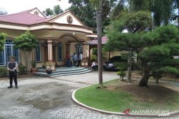 KPK geledah rumah Gubernur Kepri Nurdin Basirun