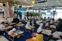 Bandara Juanda memberikan edukasi kepada puluhan siswa sekolah