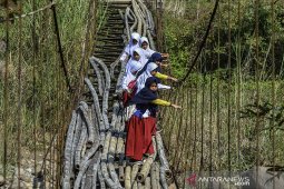 Jembatan gantung rusak di Tasikmalaya