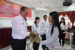Bupati Karolin mutasi 138 guru dan kepala sekolah