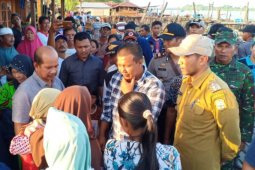Bupati Tanjabtim minta camat dan lurah dampingi korban kebakaran Nipah