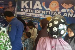Ratusan orang tua "serbu" stand Disdukcapil Labura