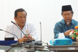 Dukung program Baznas, LLDIKTI XI serahkan zakat, infaq dan sedekah