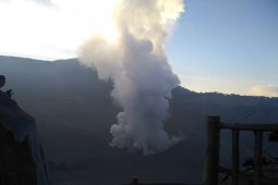 Kata warga Lembang soal kabut pekat saat Tangkuban Parahu meletus