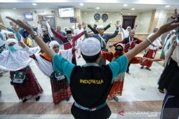 Jamaah haji senam "ngapak" di Jarwal Mekkah