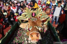 Larung sesaji labuh bumi Kediri
