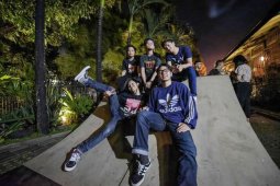 Kolaborasi Hockey Hook dan Denny Frust di single terbaru 'Akhir Cerita'