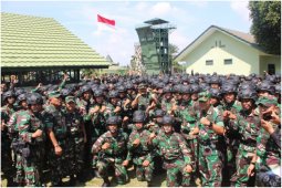 Lewati jalur terjal, Satgas Pamtas Yonif R 142/KJ jaga patok NKRI-Timoer Leste