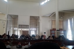 Rapat pinjaman daerah diwarnai aksi Walk Out anggota  dewan