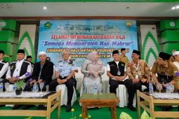 Bupati Masnah antar jamaah calon haji kloter 26