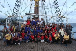 Puluhan remaja berlayar dengan KRI Dewaruci