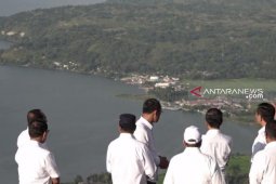 Presiden Jokowi ancam cabut izin perusahaan yang cemari Danau Toba