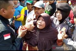 Eksekusi rumah di Kediri dapat perlawanan dari pemiliknya