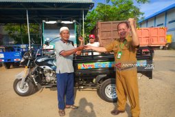 Mesyarakat Komplek Kehakiman mendapatkan  kendaraan pengangkut sampah dari Pemkab HST