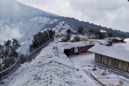 Tangkuban Parahu dibuka kembali untuk wisata Kamis