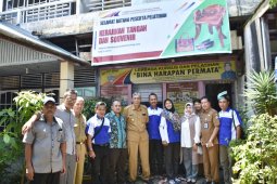 Sintang kembangkan kerajinan tangan khas daerah