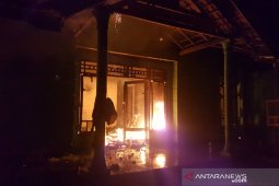 Polisi olah TKP kebakaran tewaskan satu orang