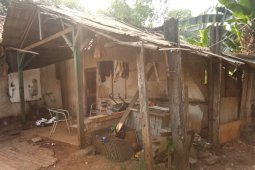 Warga Tangsel tinggal di rumah  reot, dihimpit komplek elit BSD