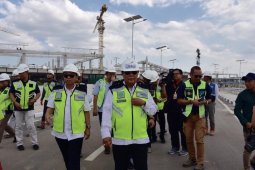 Gubernur  tinjau pembangunan Bandara Syamsuddin Noor
