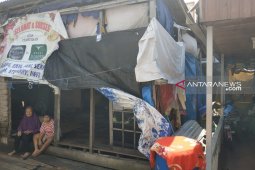 Ria, difabel yang tinggal di gubuk tak berdinding