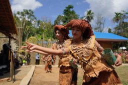 Keragaman tradisi Dayak Deah di Mesiwah Pare Gumboh
