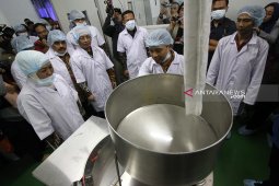 Khofifah resmikan 'teaching industry" cangkang kapsul rumput laut milik Unair