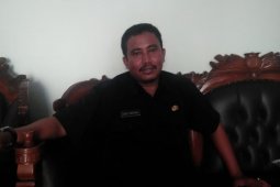 Ribuan warga Pantai Wanasalam Lebak berlarian ke arah perbukitan