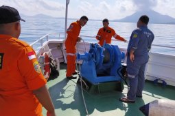 Dua KRI bantu mencari 31 korban kapal terbakar