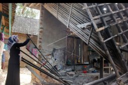 Rumah rusak akibat gempa Banten