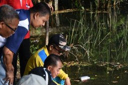 Bupati Bangka tebar 500 ekor benih ikan nila di kolong apat