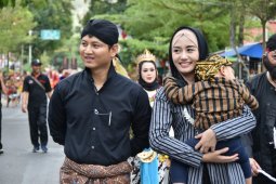 Bupati Trenggalek ikut meramaikan pawai "Etnic Carnival"