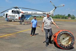 Helikopter pemadam karhutla dilengkapi kantong  air 4.000 liter