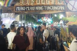 Mlaku-mlaku nang Tunjungan masih jadi daya tarik warga