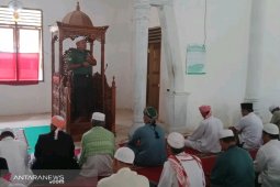 Anggota satgas TMMD Sosa Serka Ansor Harahap dapat pujian