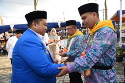 Jamaah calon haji Tapanuli Selatan dapat "uncang-uncang" BKPRMI