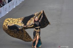 Penampilan Karya Anne Avantie