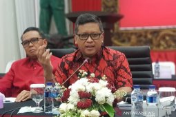 Peserta dan peninjau Kongres V PDIP tiba di Pulau Dewata