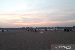 Tinggi muka air  Sungai Batanghari terus menurun, muncul dataran pasir