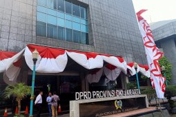 Pin emas DPRD DKI Jakarta dibagikan, Fraksi PSI dicarikan bahan kuningan