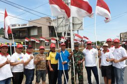 Dandim apresiasi pemasangan seribu bendera merah putih di Pemangkat